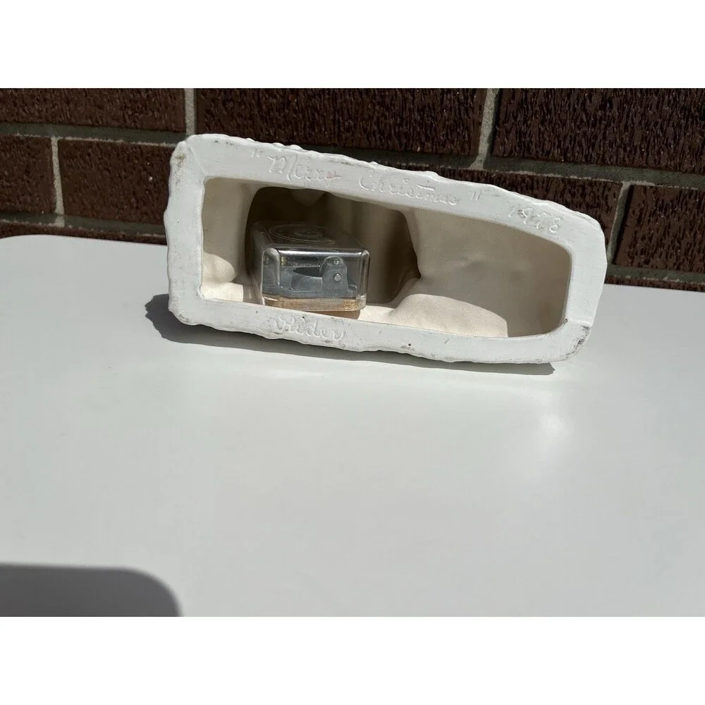 Vintage 1978 Holiday Decor Ceramic Horse Sleigh Gifts Christmas Music Box‎